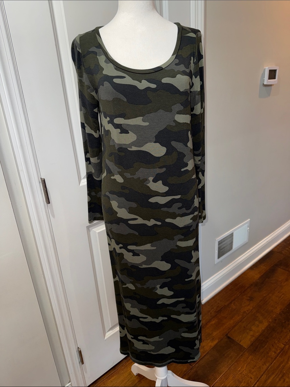 BB Dakota Olive Camo Scoop-Neck Long Sleeve Maxi Dress